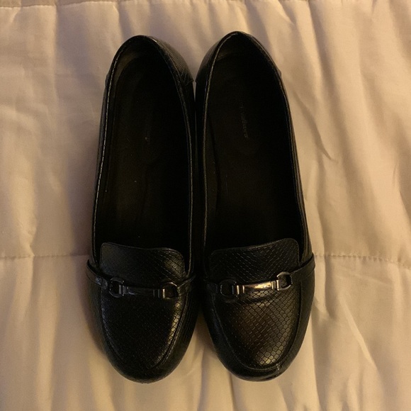 โ๏ธ CLOUDWALKERS Snakeskin Loafers ๐ - Picture 8 of 9